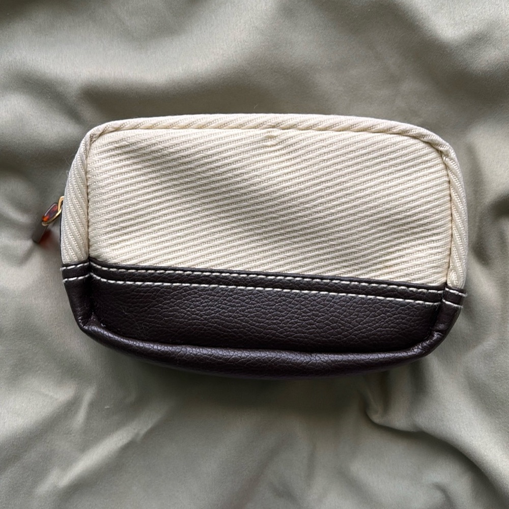 Estée Lauder makeup bag